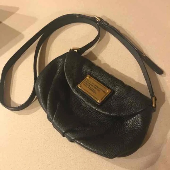 Marc Jacobs Handbags - Marc Jacobs black leather crossbody